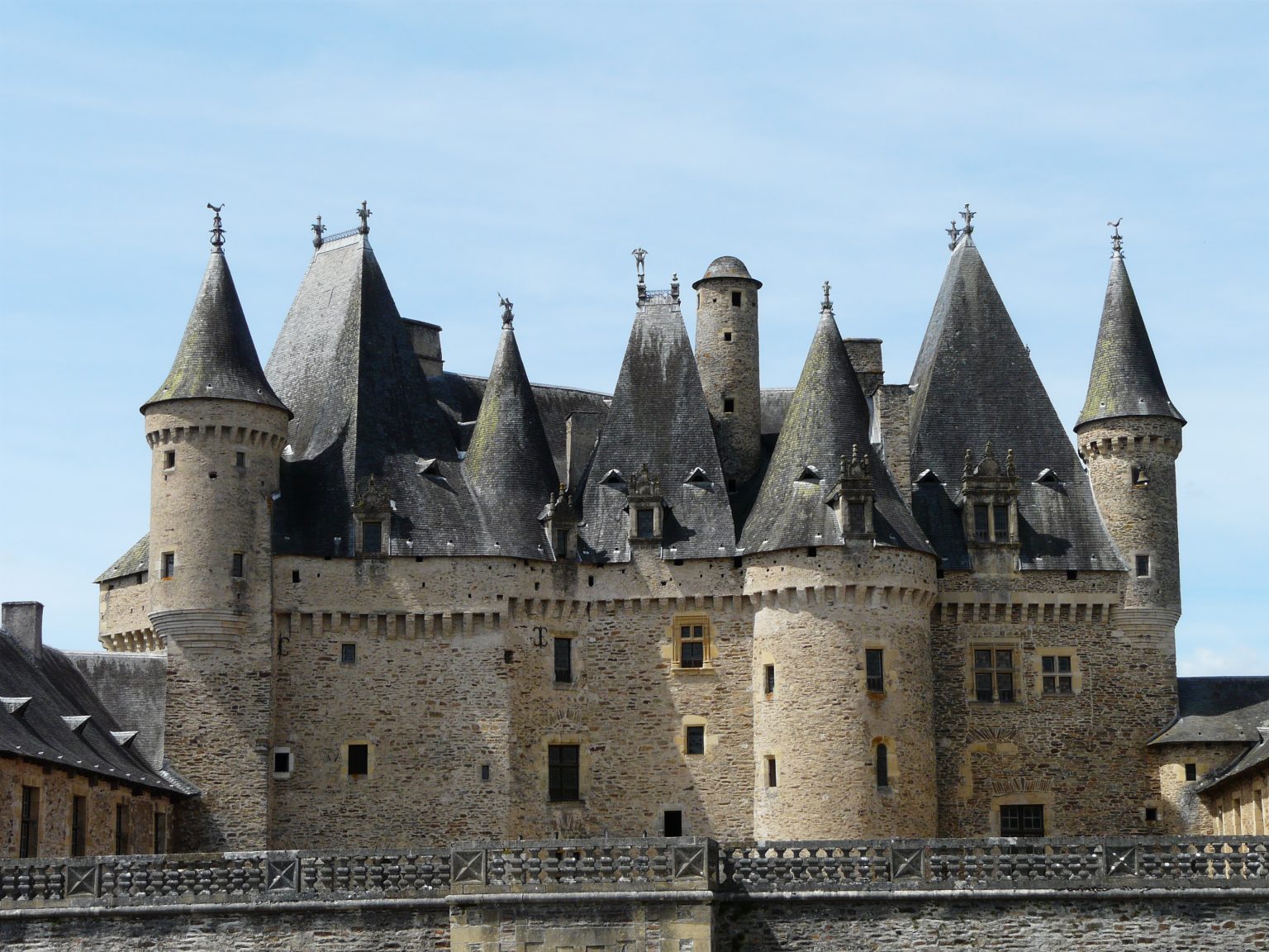 Château de Jumilhac aux tours en poivrière