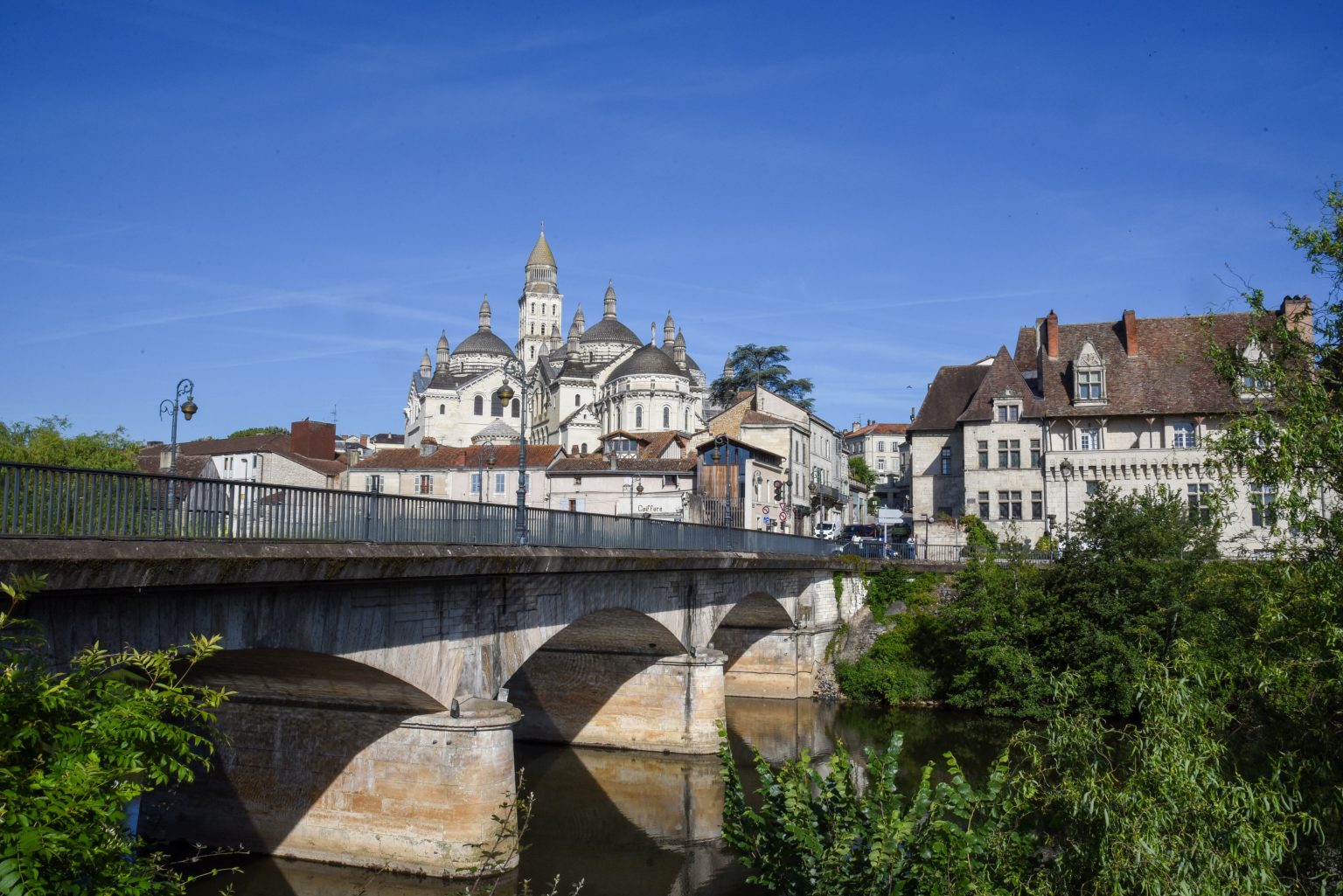 Périgueux, pont et cathédrale Saint-Front