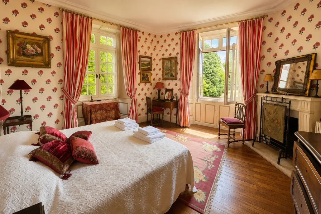 Chambre Maman aux tons rouges